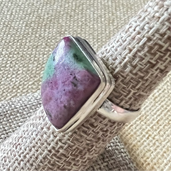 New Ruby Zoisite Stone Crystal Silver Overlay Ring Size 6.5 - Picture 2 of 10